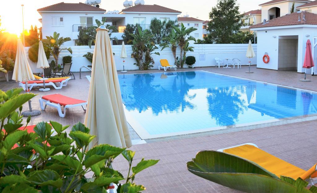 Domino Blue Apartment Paralimni Dış mekan fotoğraf