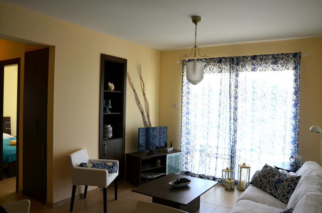 Domino Blue Apartment Paralimni Dış mekan fotoğraf
